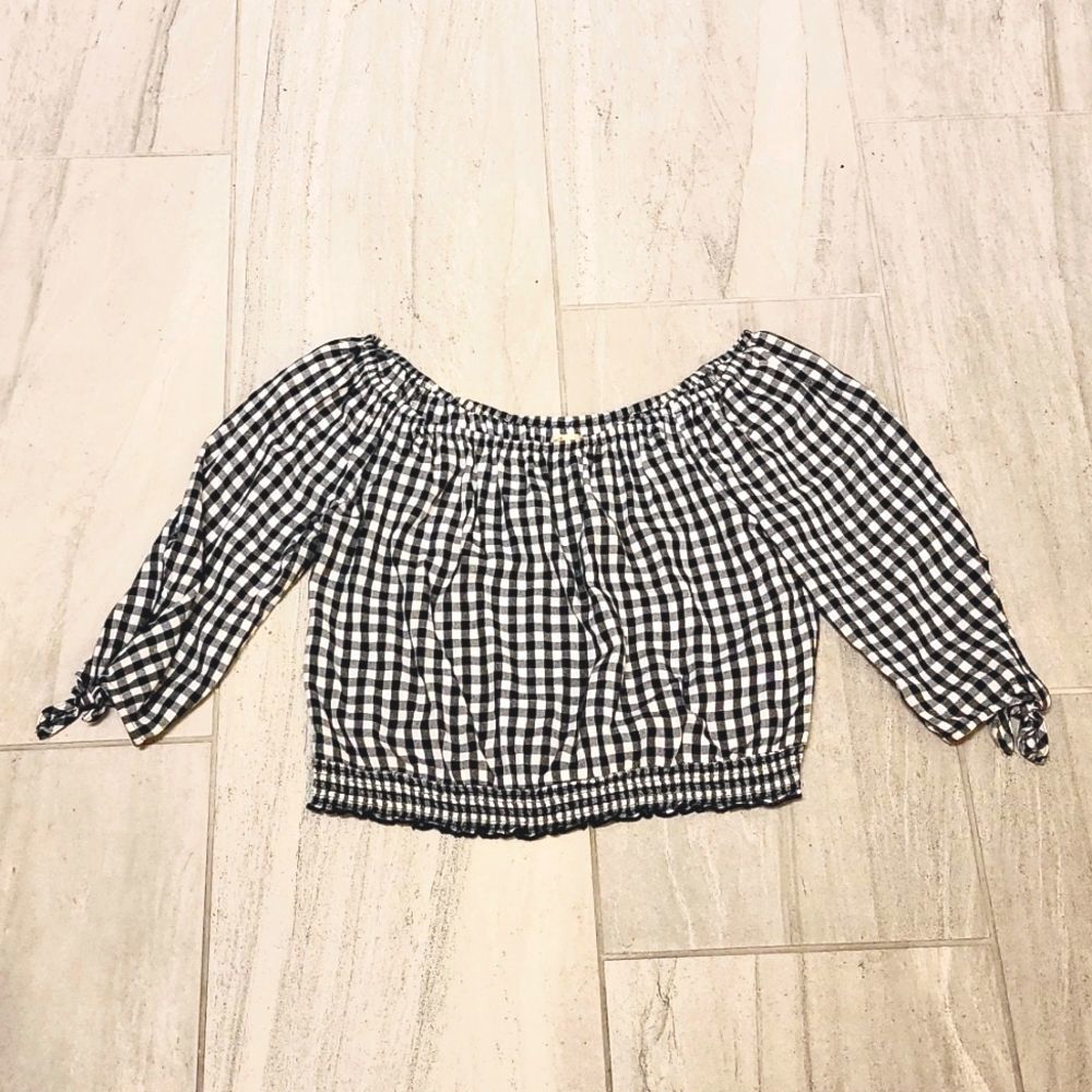 Hollister top